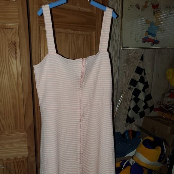 Dress - Picture 4 of 4